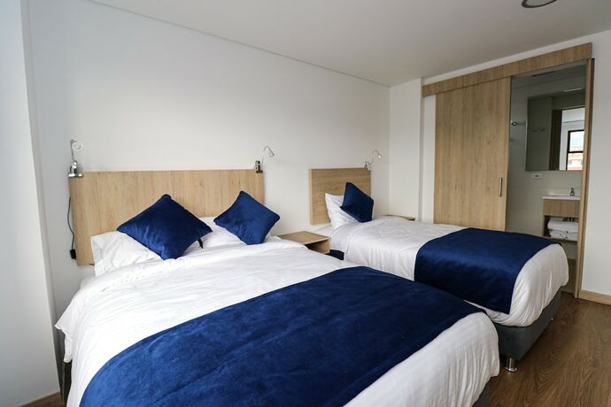 Imagen de la habitación del Hotel Normand&iacute;a Tower. Foto 13