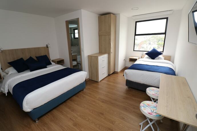 Imagen de la habitación del Hotel Normand&iacute;a Tower. Foto 20