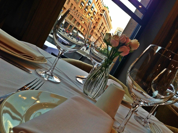 Imagen del bar/restaurante del Hotel North Avenue. Foto 8