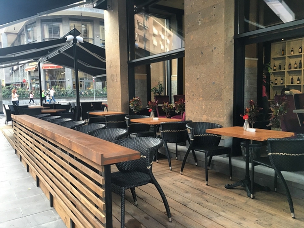 Imagen del bar/restaurante del Hotel North Avenue. Foto 11