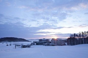 Imagen de los interiores del Hotel Northern Arc Resort. Foto 14