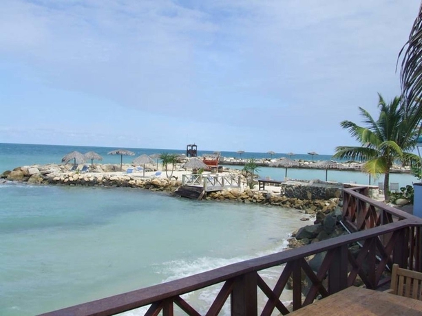 Imagen de los exteriores del Hotel Northshore Seaside Suites. Foto 11