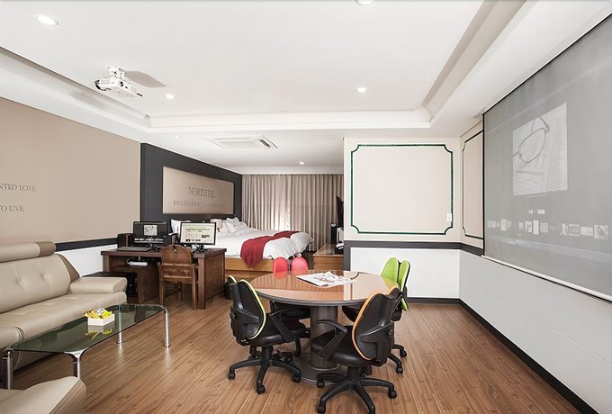Imagen de la habitación del Hotel Northtel. Foto 8