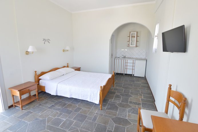Imagen de la habitación del Hotel Nostos Studio. Foto 17