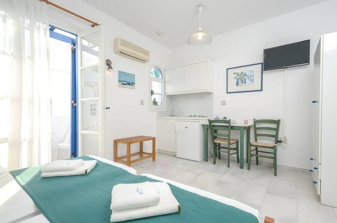 Imagen de la habitación del Hotel Nostos Studios. Foto 18