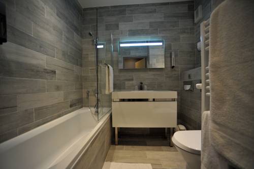 Imagen de la habitación del Hotel Nota Bene, Montceau les Mines. Foto 15