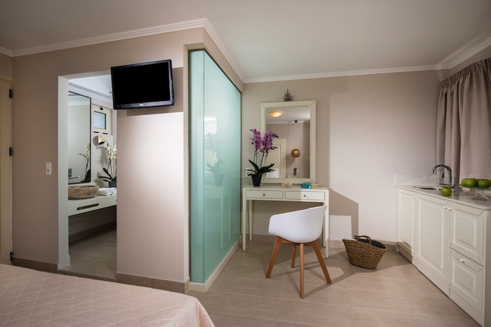 Imagen de la habitación del Hotel Notos Heights and Suites. Foto 16