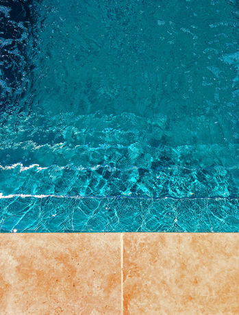 Imagen de la piscina del Hotel Notre Dame, Collobrieres. Foto 13