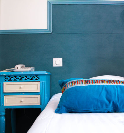 Imagen de la piscina del Hotel Notre Dame, Collobrieres. Foto 15