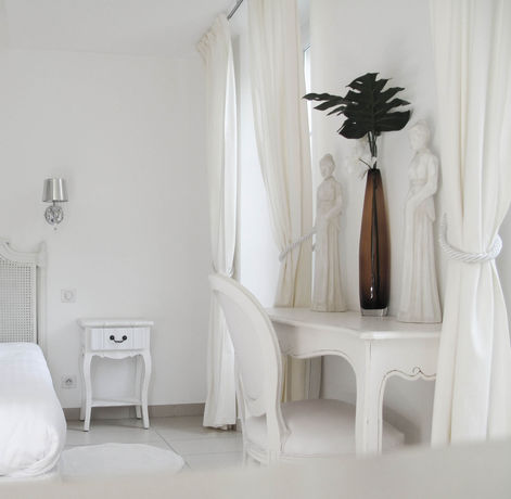 Imagen de la habitación del Hotel Notre Dame, Collobrieres. Foto 5