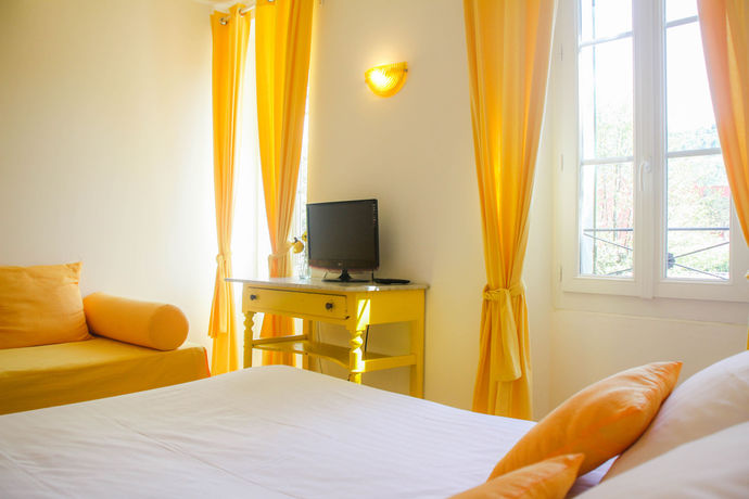 Imagen de la habitación del Hotel Notre Dame, Collobrieres. Foto 8