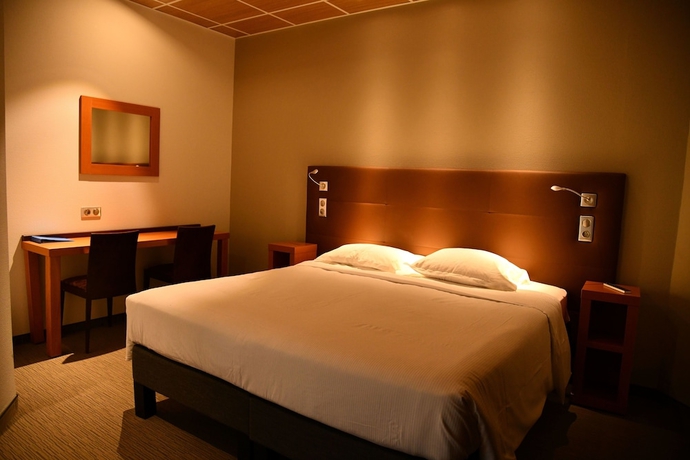 Imagen de la habitación del Hotel Notre Dame de Lumieres. Foto 3