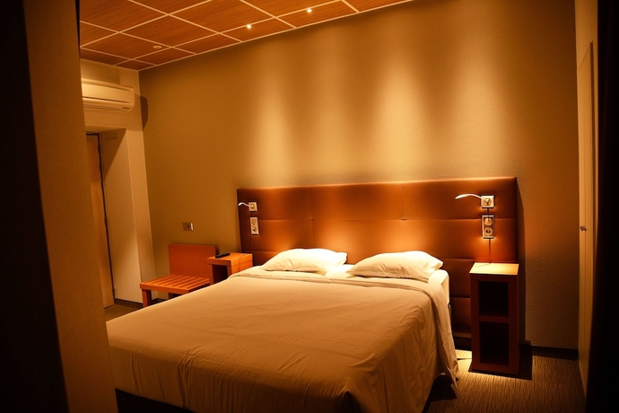 Imagen de la habitación del Hotel Notre Dame de Lumieres. Foto 6