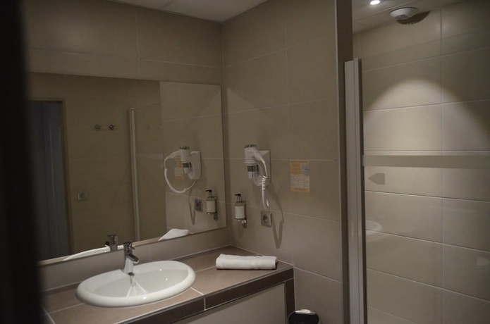 Imagen de la habitación del Hotel Notre Dame de Lumieres. Foto 15