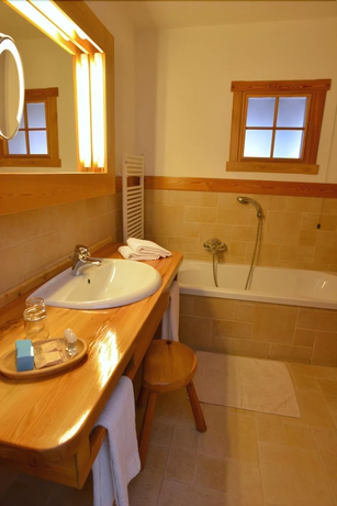 Imagen de la habitación del Hotel Notre Maison Eco Wellness. Foto 3