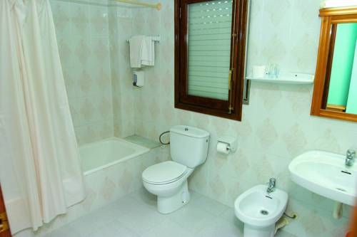 Imagen de los exteriores del Hotel Nou - Alcover. Foto 13