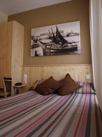 Imagen de la habitación del Hotel Nou Casablanca. Foto 14