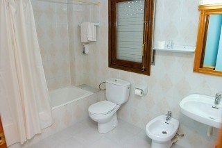 Imagen de la habitación del Hotel Nou. Foto 8