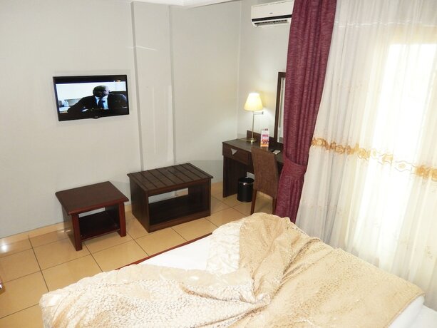Imagen de la habitación del Hotel Noubou International, Douala. Foto 16