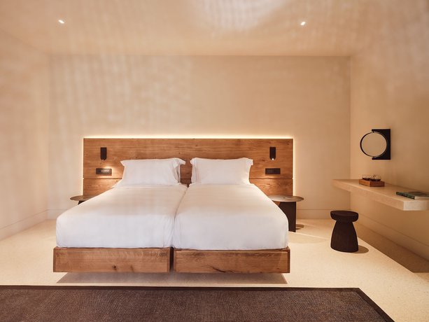 Imagen de la habitación del Hotel Nous Santorini. Foto 14