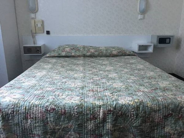 Imagen de la habitación del Hotel Nouveau Paris Park. Foto 10