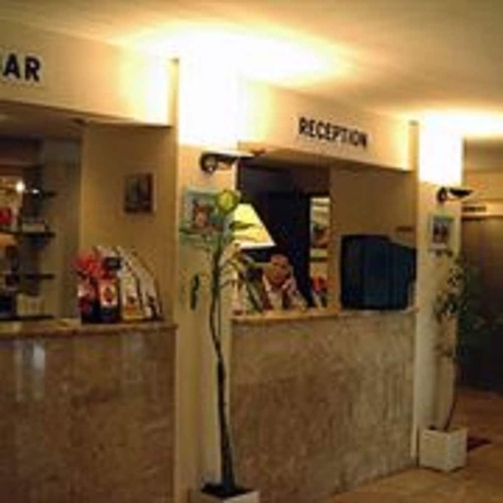 Imagen de los interiores del Hotel Nouveau Paris Park. Foto 19