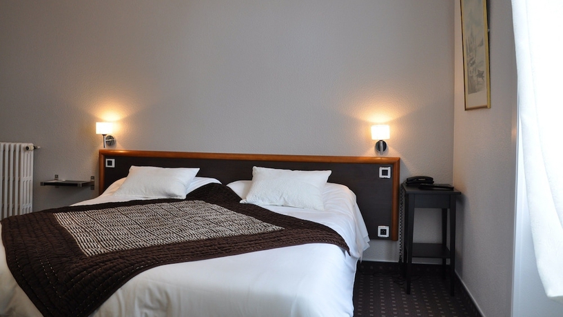 Imagen de la habitación del Hotel Nouvel, Bagnoles de I'orne. Foto 8