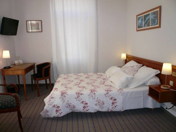 Imagen de la habitación del Hotel Nouvel, Bagnoles de I'orne. Foto 9