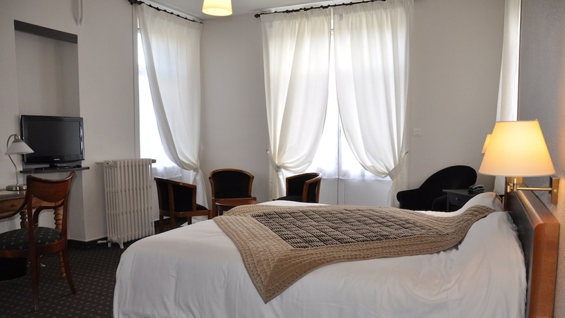 Imagen de la habitación del Hotel Nouvel, Bagnoles de I'orne. Foto 16