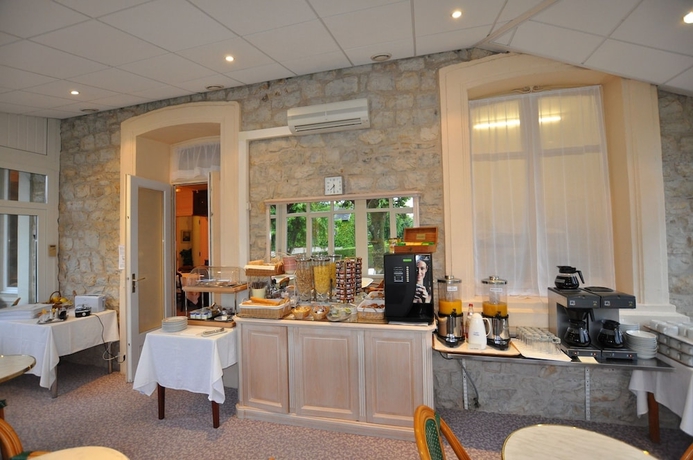 Imagen del bar/restaurante del Hotel Nouvel, Bagnoles de I'orne. Foto 2