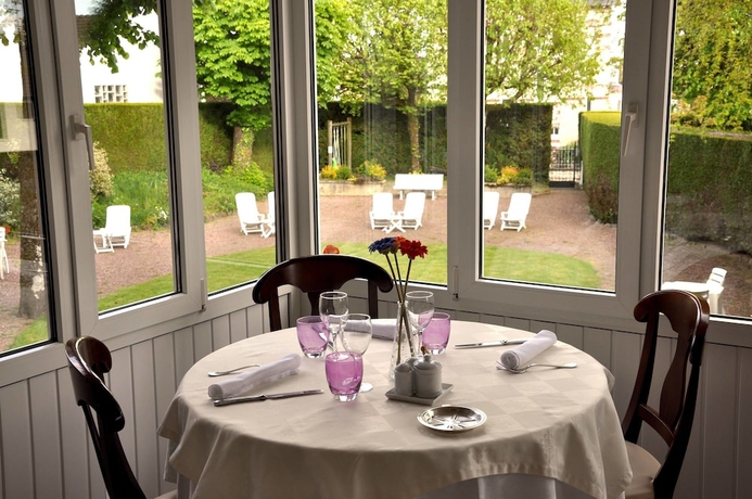 Imagen del bar/restaurante del Hotel Nouvel, Bagnoles de I'orne. Foto 3