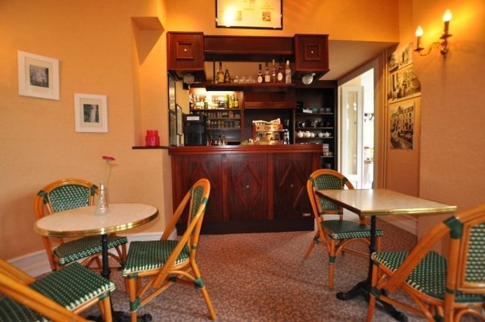 Imagen del bar/restaurante del Hotel Nouvel, Bagnoles de I'orne. Foto 4