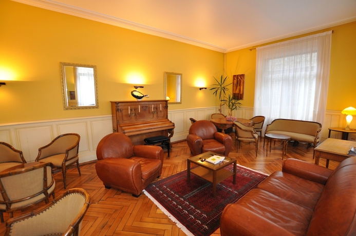 Imagen del bar/restaurante del Hotel Nouvel, Bagnoles de I'orne. Foto 5