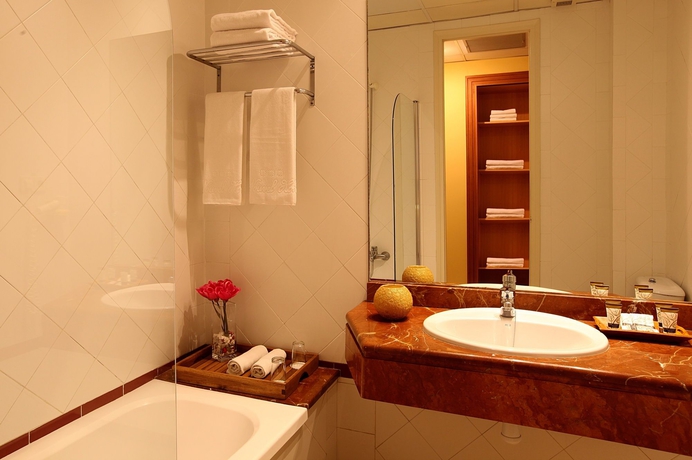 Imagen de la habitación del Hotel Nouvel, Barrio G&oacute;tico. Foto 7