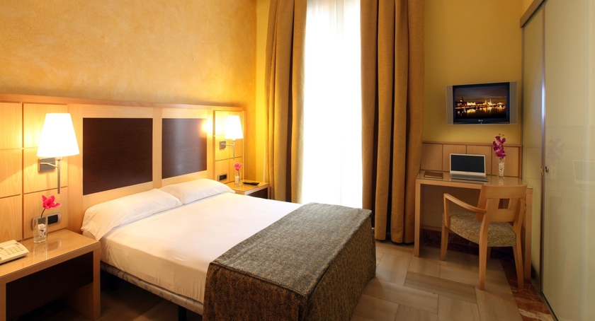 Imagen de la habitación del Hotel Nouvel, Barrio Gotico. Foto 9