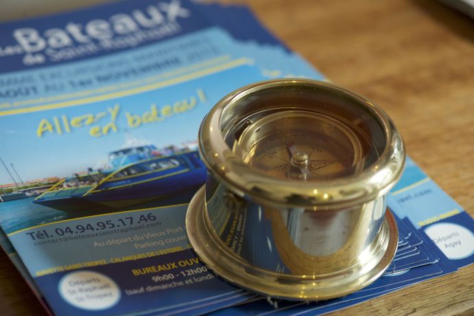 Imagen de los interiores del Hotel Nouvel H&ocirc;tel. Foto 7