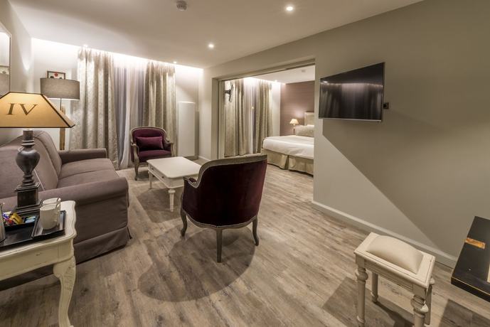 Imagen de la habitación del Hotel Nouvel H&ocirc;tel du Commerce. Foto 3