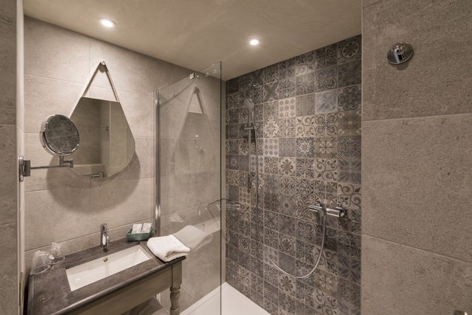 Imagen de la habitación del Hotel Nouvel H&ocirc;tel du Commerce. Foto 5