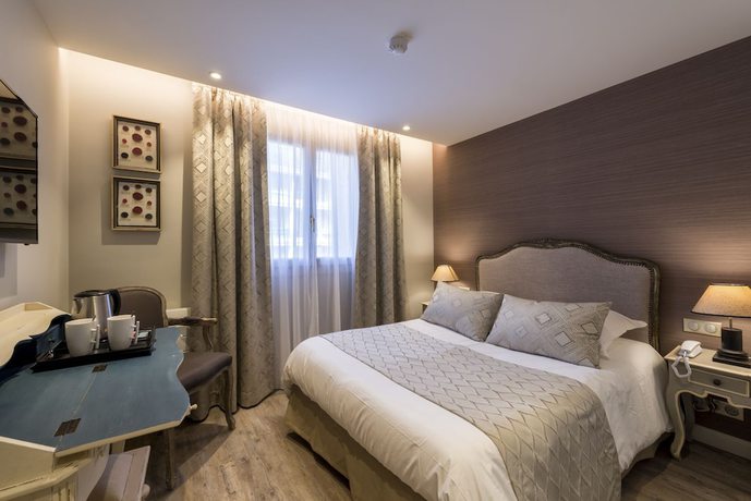 Imagen de la habitación del Hotel Nouvel H&ocirc;tel du Commerce. Foto 13