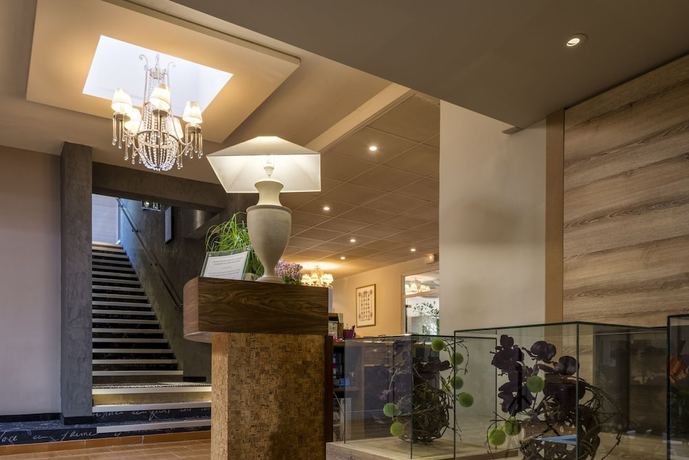 Imagen de los interiores del Hotel Nouvel H&ocirc;tel du Commerce. Foto 19