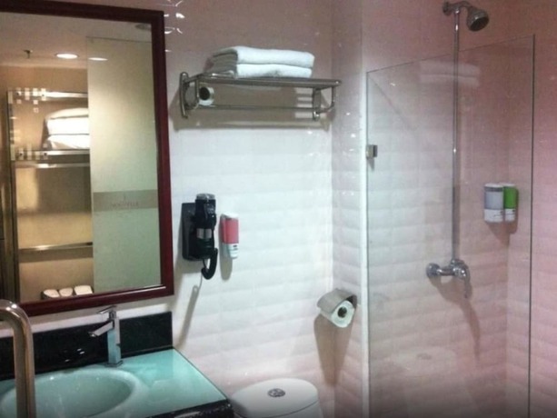 Imagen de la habitación del Hotel Nouvelle Johor. Foto 8