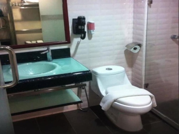 Imagen de la habitación del Hotel Nouvelle Johor. Foto 18