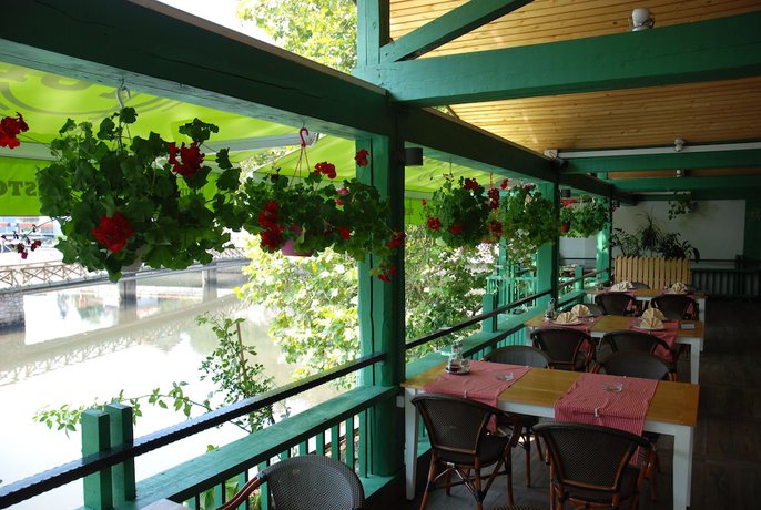 Imagen de la habitación del Hotel Nova Bentba&scaron;a. Foto 17