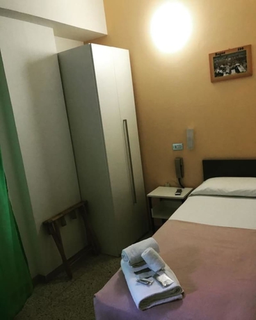 Imagen de la habitación del Hotel Nova Dhely. Foto 10