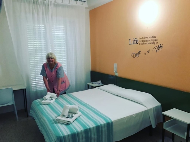 Imagen de la habitación del Hotel Nova Dhely. Foto 11