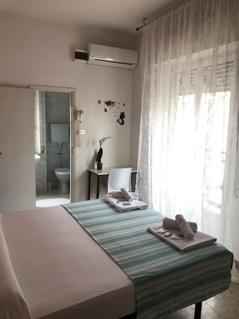 Imagen de la habitación del Hotel Nova Dhely. Foto 12