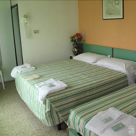 Imagen de la habitación del Hotel Nova Dhely. Foto 14