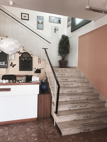 Imagen de los interiores del Hotel Nova Dhely. Foto 17