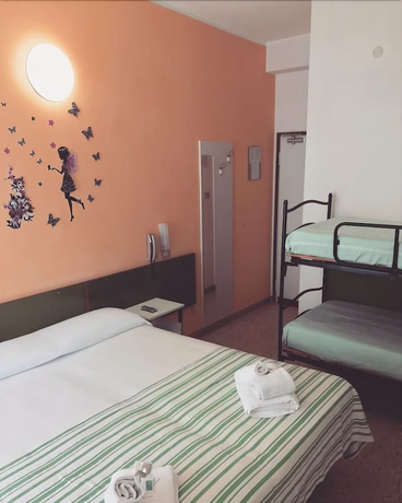 Imagen de la habitación del Hotel Nova Dhely. Foto 15