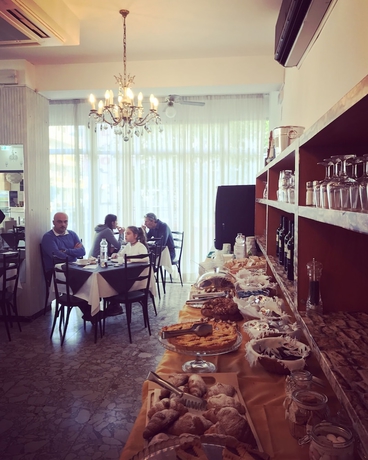 Imagen del bar/restaurante del Hotel Nova Dhely. Foto 7